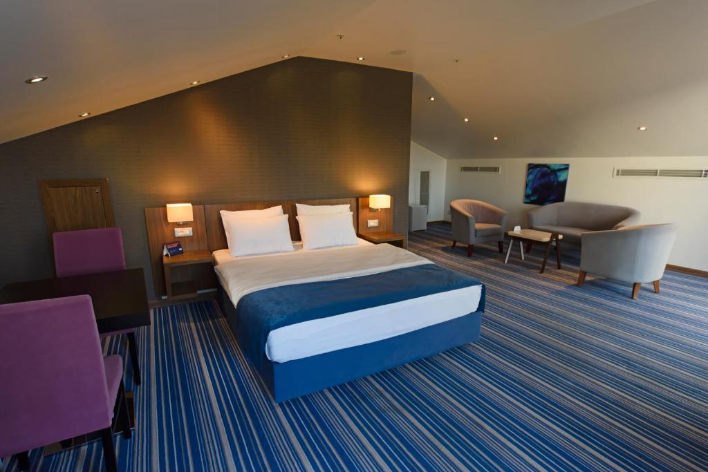 A bed or beds in a room at Holiday Inn Express Istanbul-Altunizade by IHG