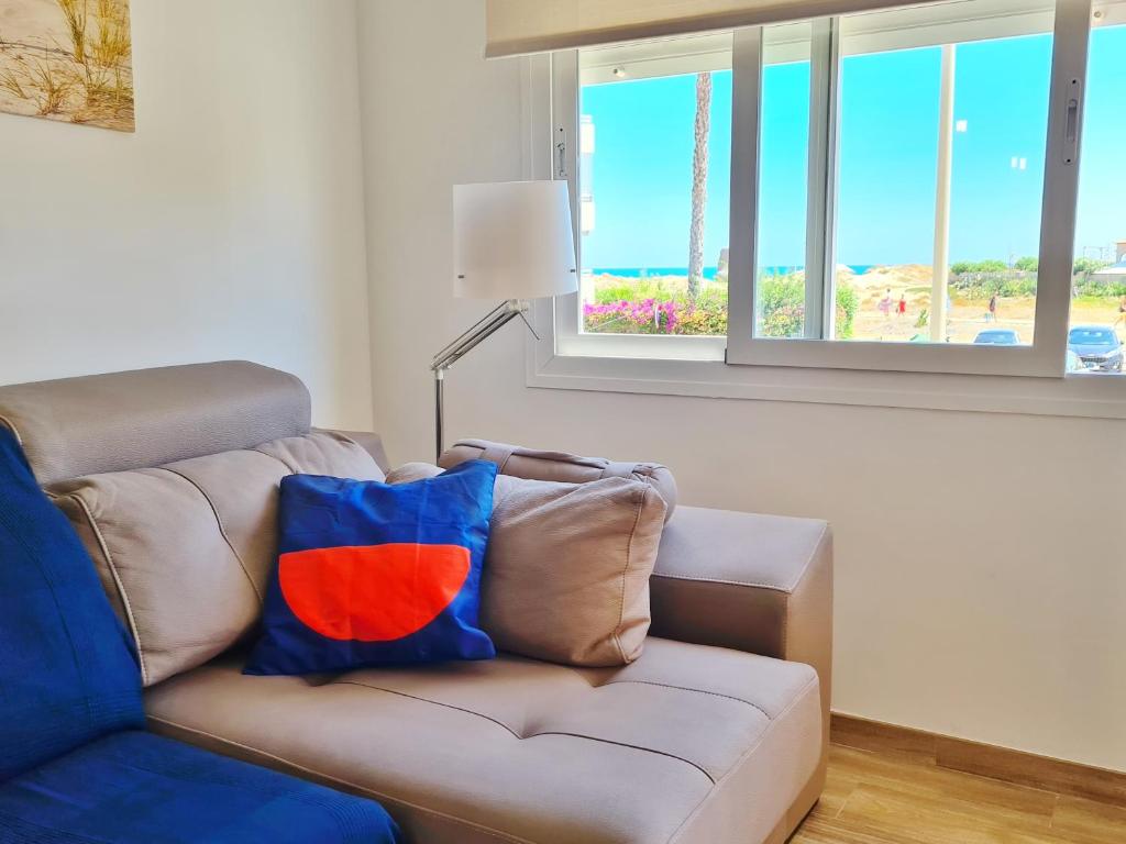 Posedenie v ubytovaní Apartamento con piscina en Oliva Nova