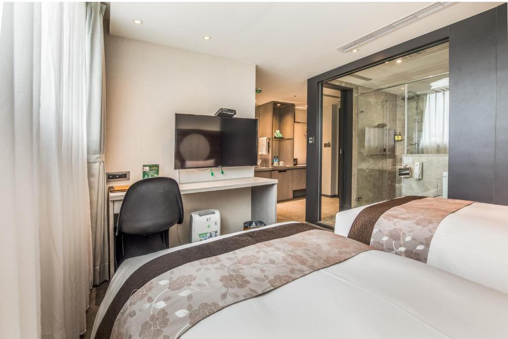 Green World SongShan - Deluxe Twin Room With City View & Balcony