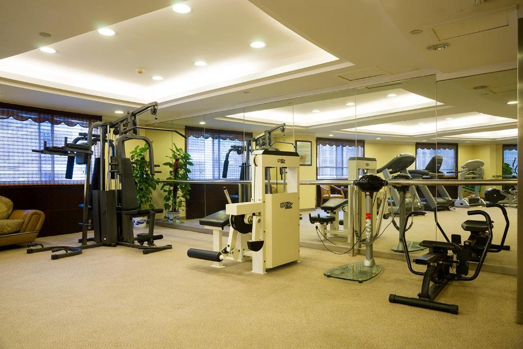 Fitness centrum a/nebo fitness zařízení v ubytování Sunshine Holiday Hotel Fuzhou