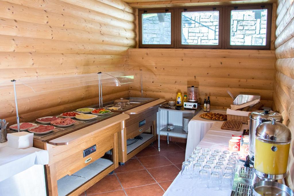 Kuchyň nebo kuchyňský kout v ubytování Horský hotel Vidly
