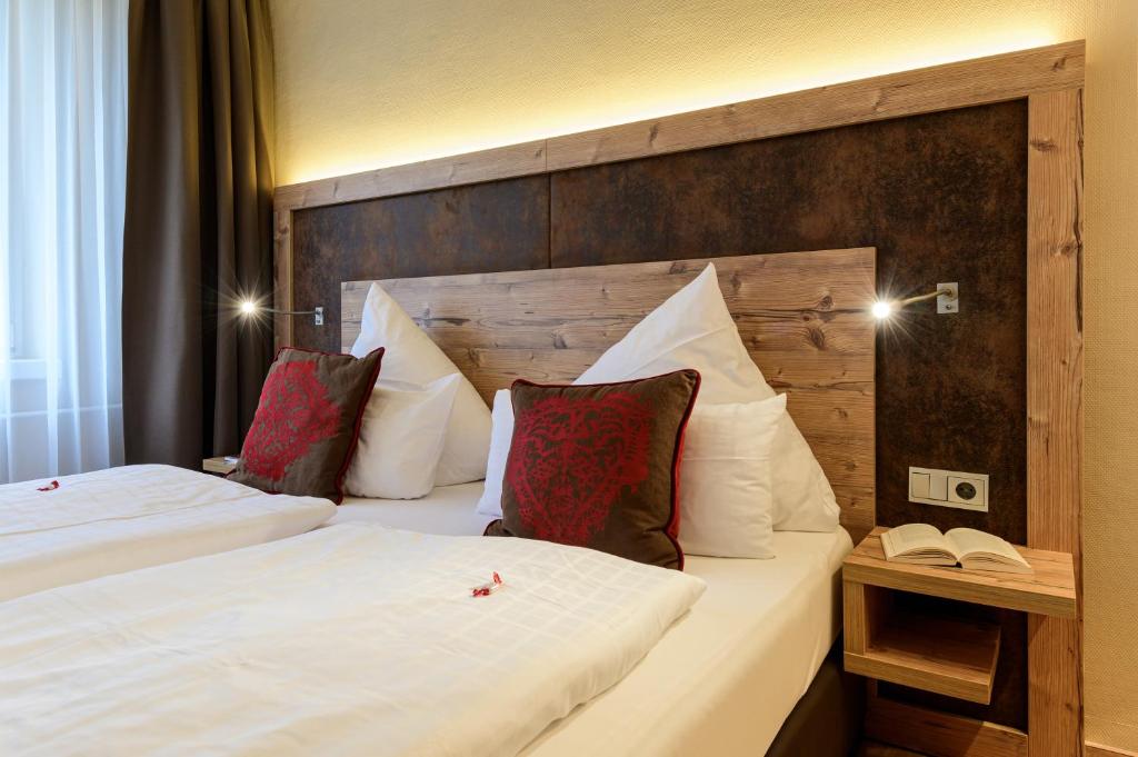 Postel nebo postele na pokoji v ubytování Waldhotel Berghof