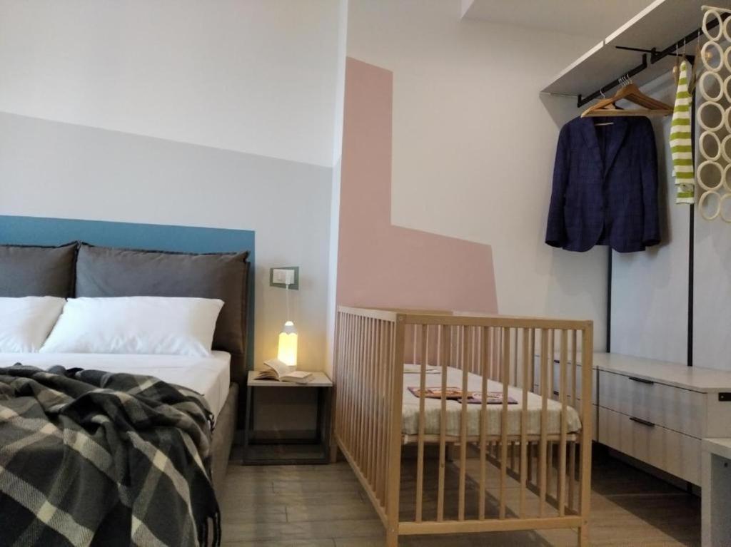 Łóżko lub łóżka w pokoju w obiekcie Babyaccommodation Family Experience II