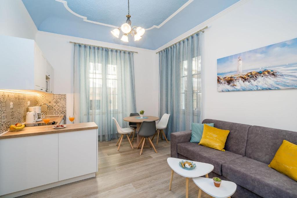 Posedenie v ubytovaní Old Town Top Spot Apartments