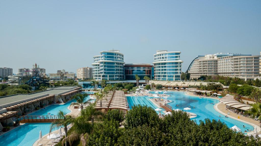 Bazén v ubytování Baia Lara Hotel nebo v jeho okolí