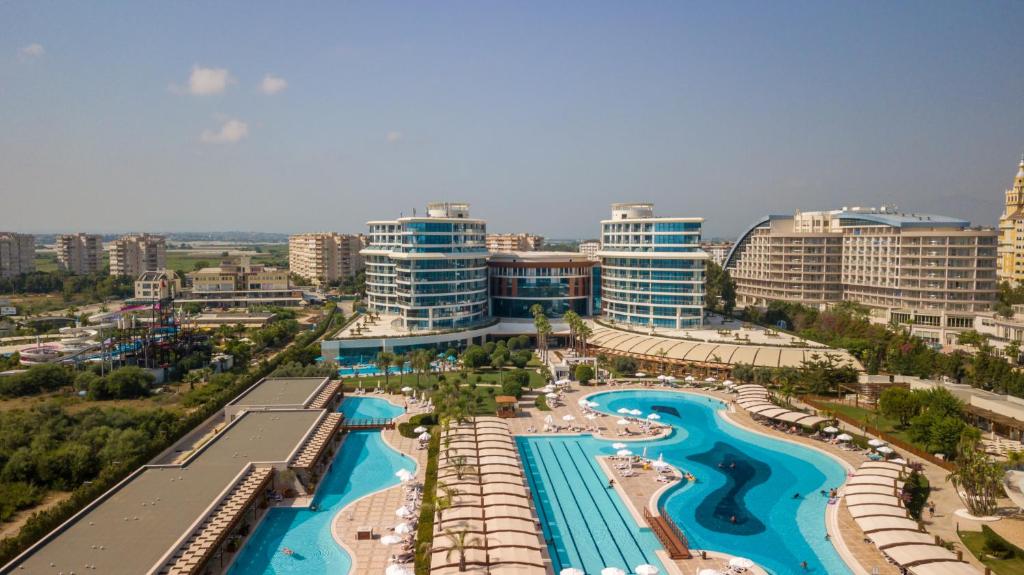 Bazén v ubytování Baia Lara Hotel nebo v jeho okolí