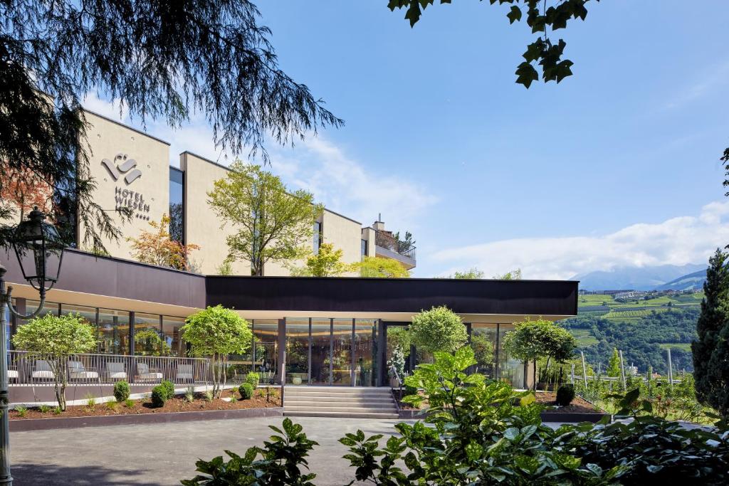 Nespecifikovaný výhled na hory nebo výhled na hory při pohledu z hotelu