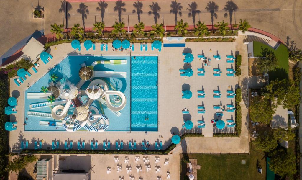 Bazén v ubytování Baia Lara Hotel nebo v jeho okolí