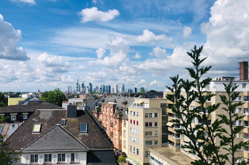 vista su edifici e sullo skyline della città di Penthouse Frankfurt a Francoforte sul Meno