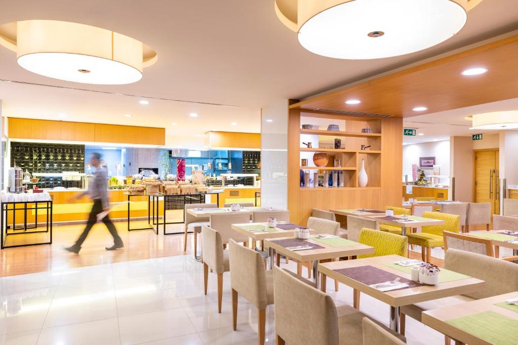 Restaurace v ubytování Holiday Inn Muscat AlSeeb by IHG