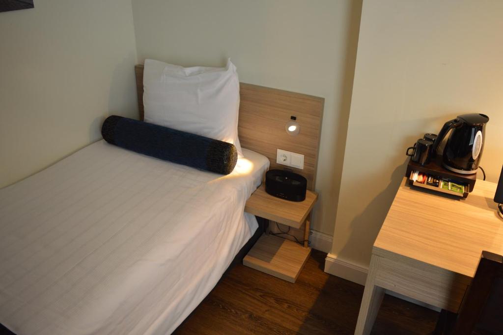 
Basement Single Room Limited View
