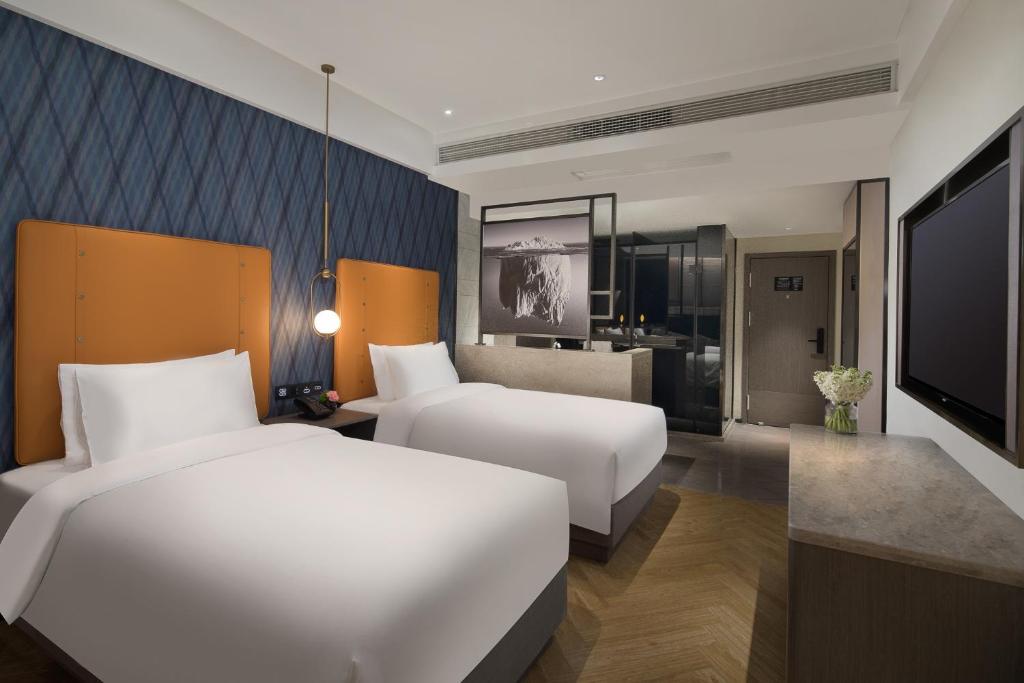 Postel nebo postele na pokoji v ubytování Kasion Pugis Hotel