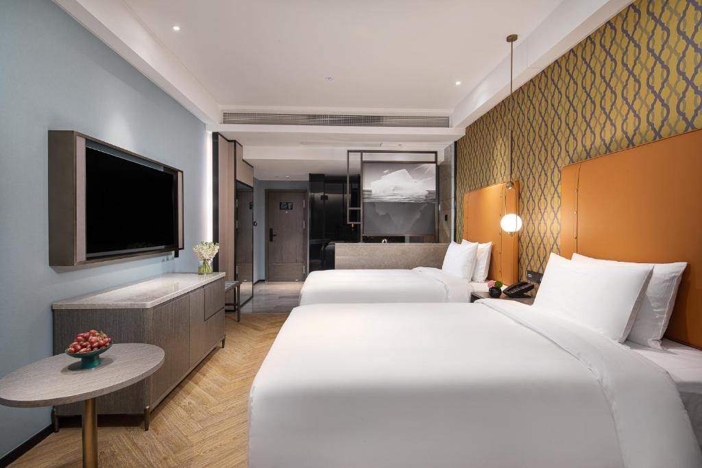 Postel nebo postele na pokoji v ubytování Kasion Pugis Hotel
