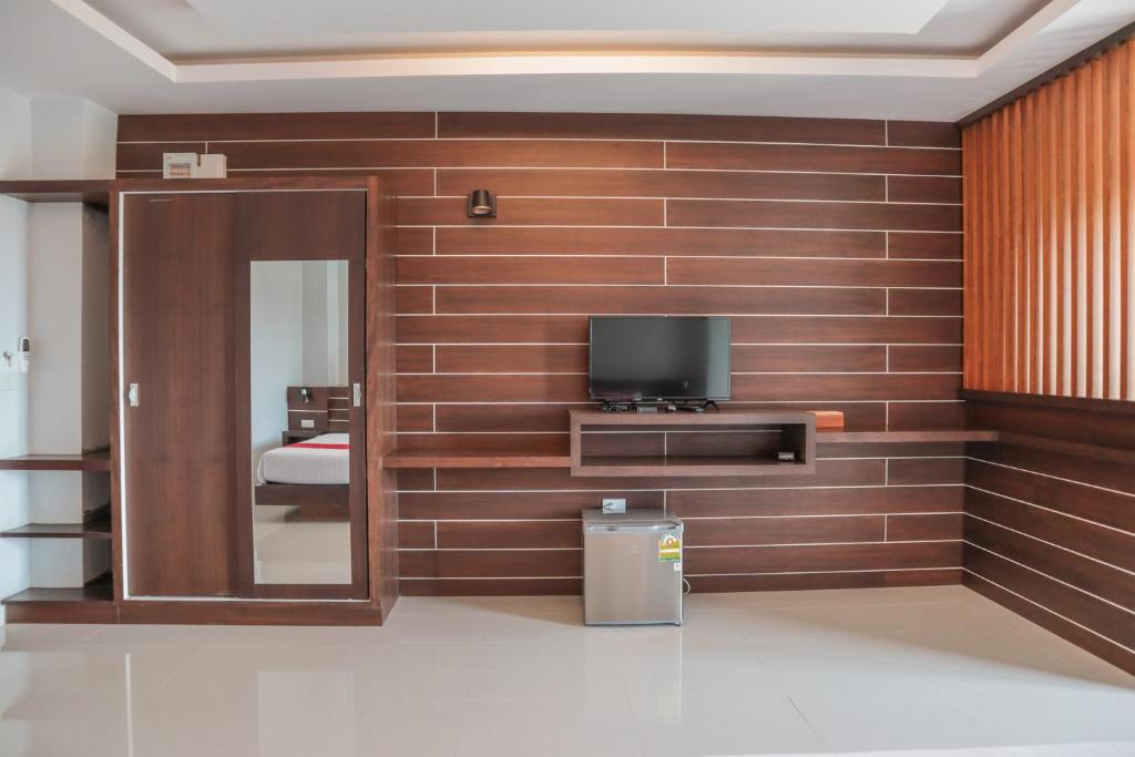 TV a/nebo společenská místnost v ubytování Lanta Ray Bay Hotel