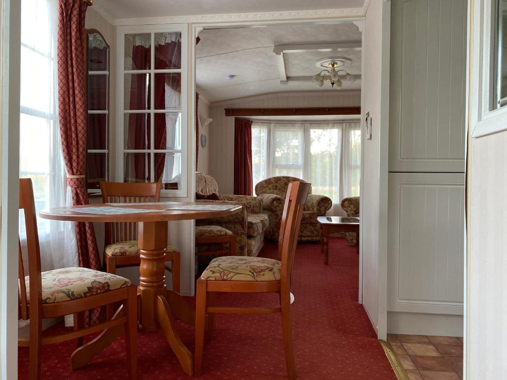 Saliņmuižas namiņš - Twee Slaapkamers Huis