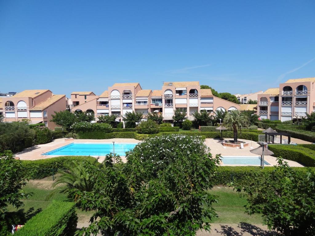 Bazén v ubytování Appt T2, Piscine, la Plage à 130m! Parking privé clos, Lave-linge, Lave-vaisselle, Draps, Linge et Ménage inclus! nebo v jeho okolí