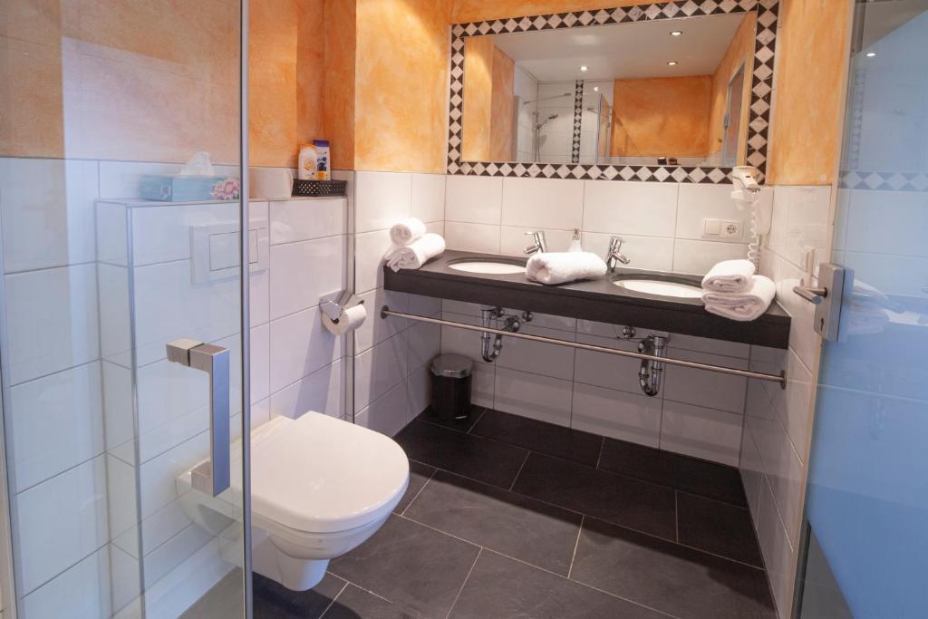 Koupelna v ubytování Hotel Garni Brigitte