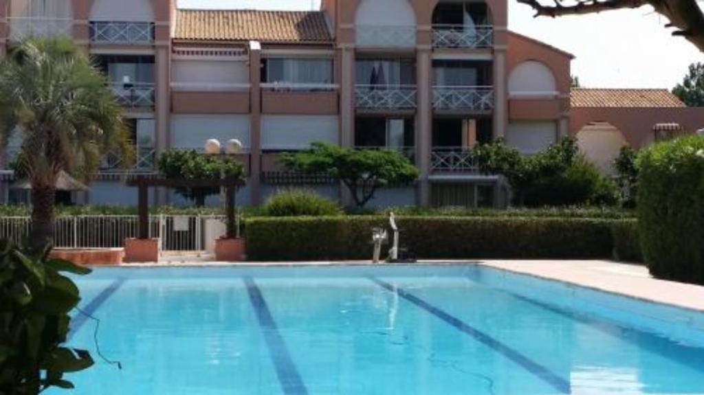 Bazén v ubytování Appt T2, Piscine, la Plage à 130m! Parking privé clos, Lave-linge, Lave-vaisselle, Draps, Linge et Ménage inclus! nebo v jeho okolí