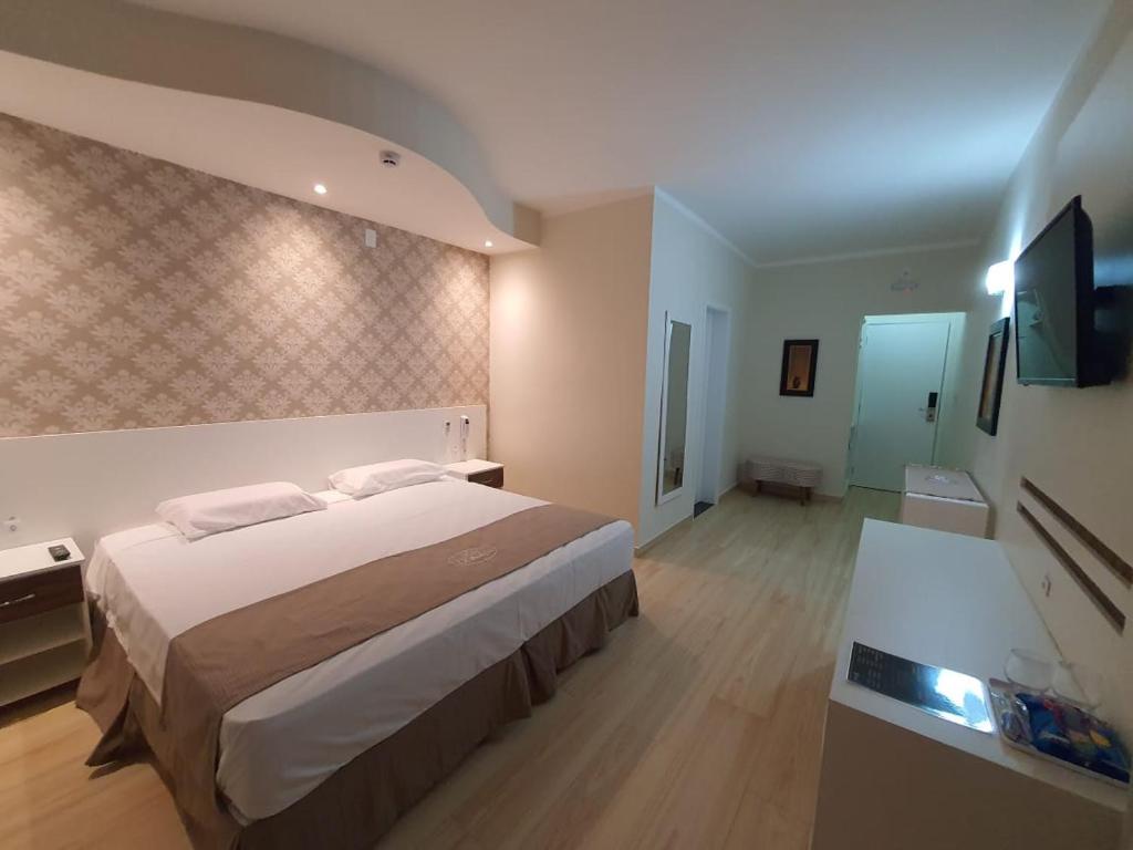  Charles Hotel