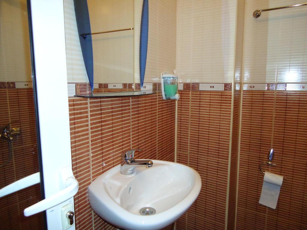 Koupelna v ubytování Dionis Hotel