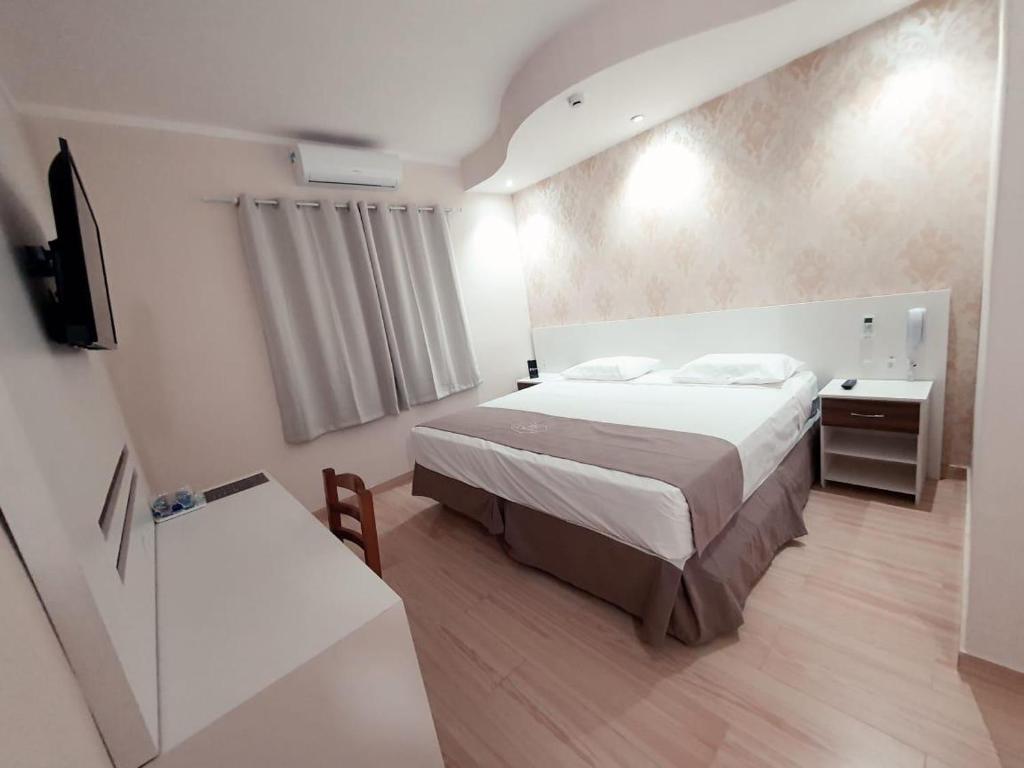 Charles Hotel