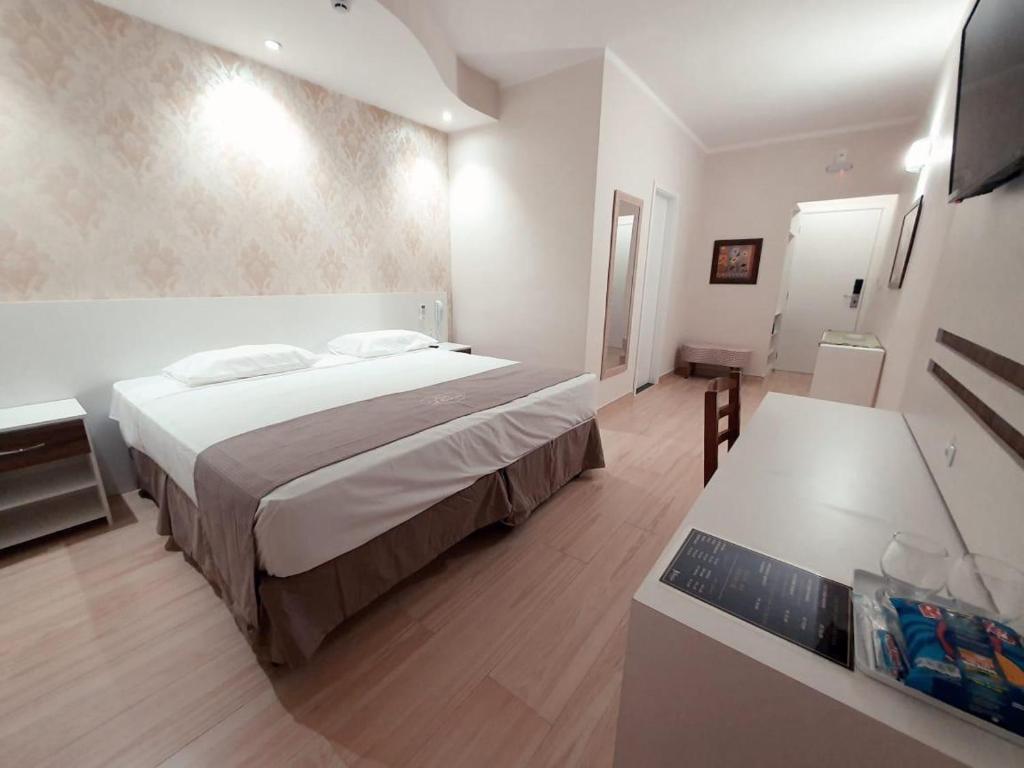  Charles Hotel