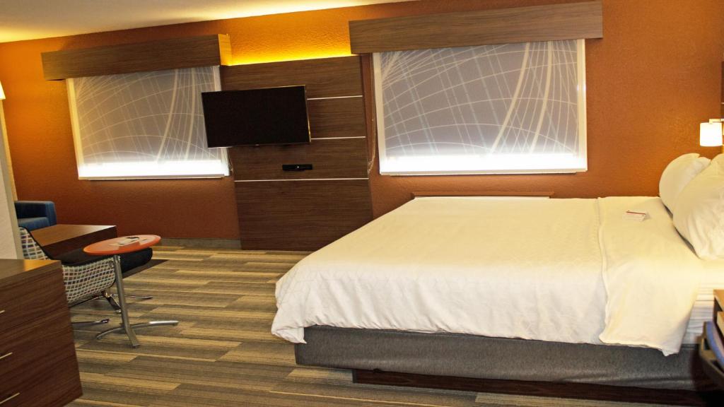 Holiday Inn Express Winfield - Teays Valley by IHG - Standard King Room