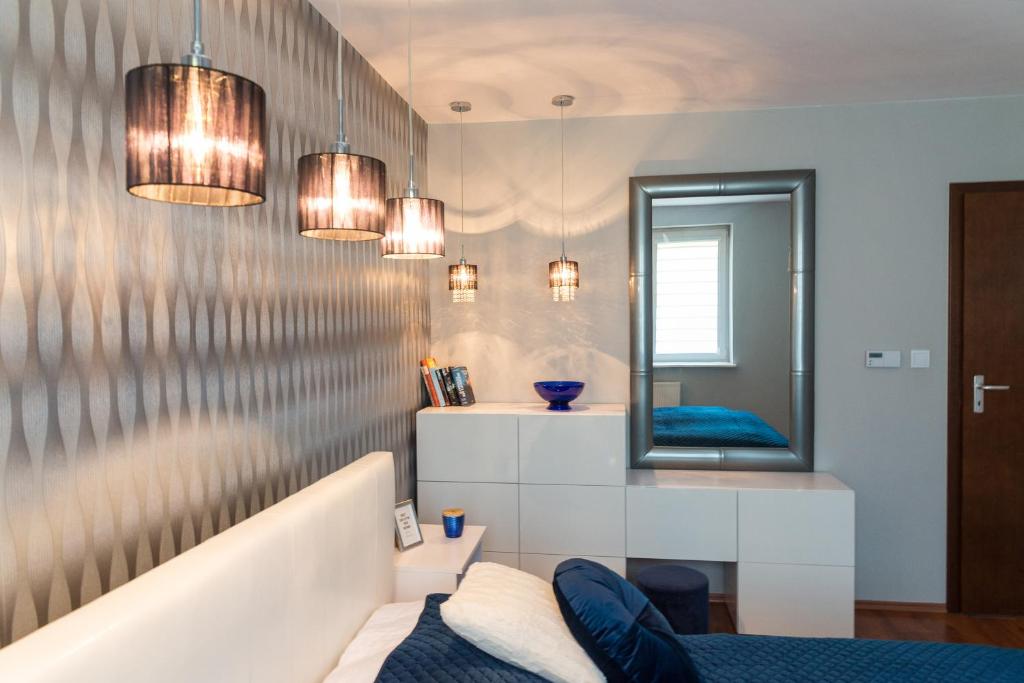 Postel nebo postele na pokoji v ubytování Apartament Na Urlop - Wisła Sarnia - apartament przyjazny zwierzętom