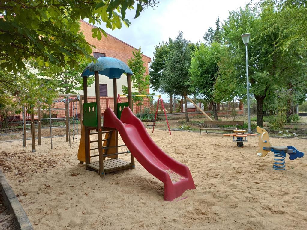 Herní místnost nebo prostor pro děti v ubytování HOSTEL LA CABAÑUELA