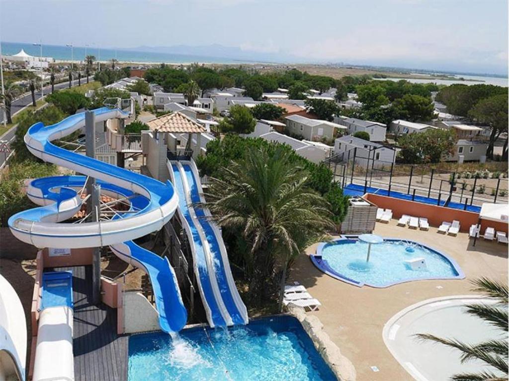 an aerial view of a water slide at a resort at MHVACANCES LOUENT PLUSIEURS MOBILHOMES DANS CAMPING 4 ETOILES A 200m DE LA PLAGE ET CURE THERMALE in Canet-en-Roussillon