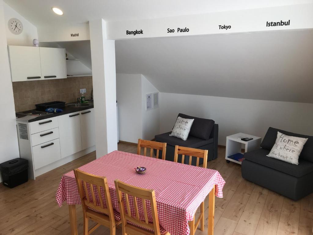 Kuchyňa alebo kuchynka v ubytovaní VIP Apartments & Room