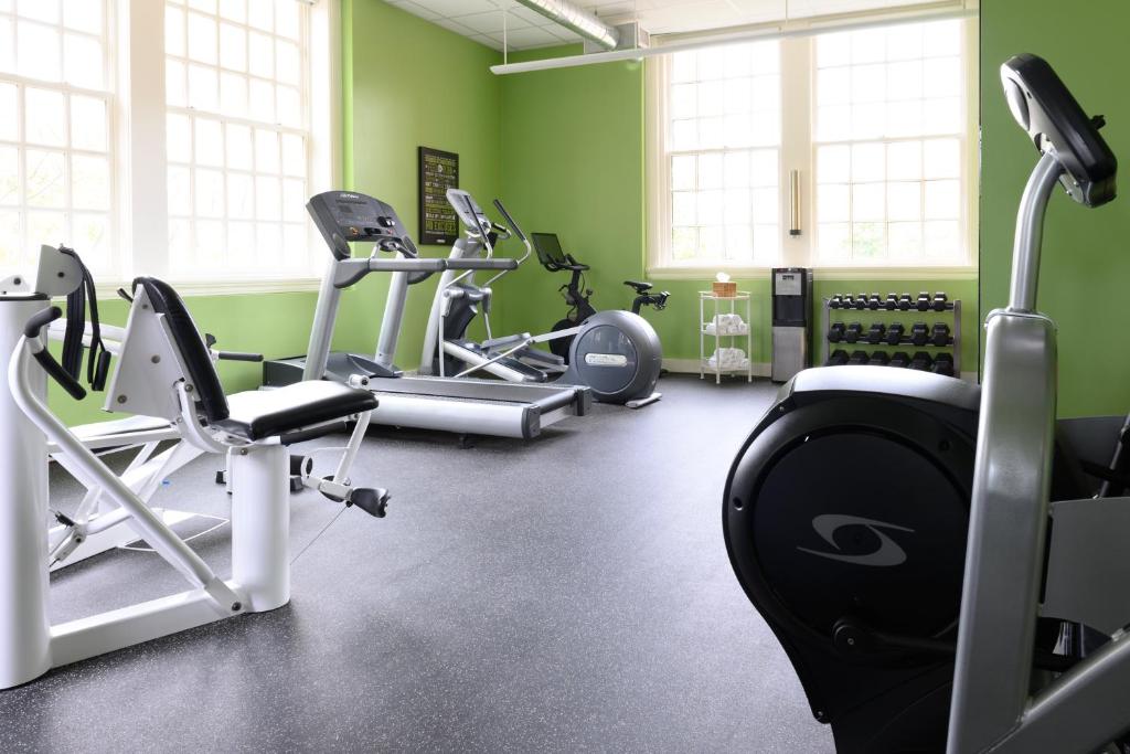 Fitness centrum a/nebo fitness zařízení v ubytování Inns of Aurora Resort & Spa
