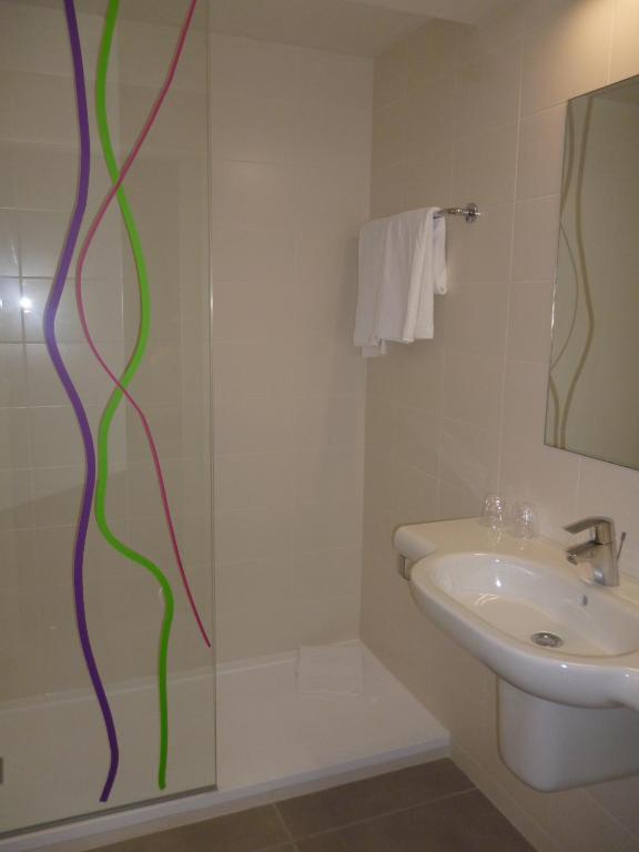 Koupelna v ubytování Hotel Ibis Styles Lleida Torrefarrera