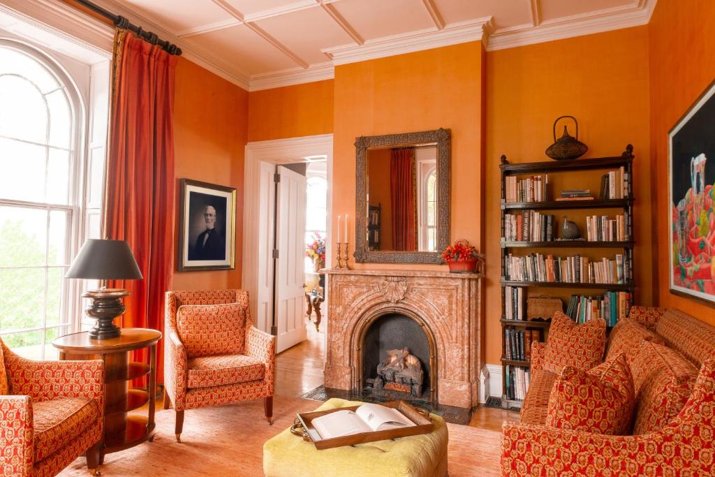 Inns of Aurora Resort & Spa - Chambre Reine Avec Cheminée - E.B Morgan House