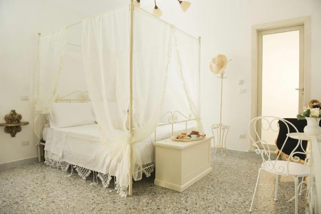 Postel nebo postele na pokoji v ubytování Dimora Cappuccini Guest House