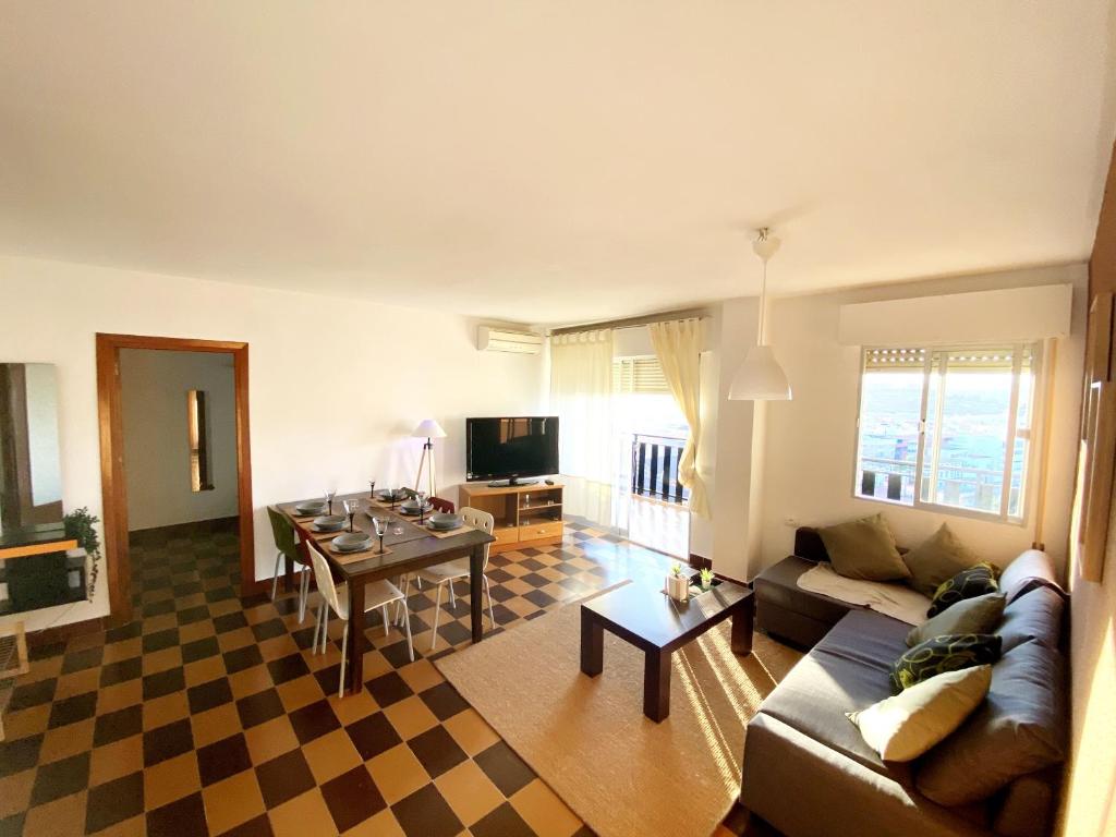 Sea and Mountain View Apartments - Apartamento De Tres Habitaciones