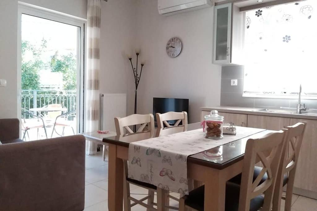 Fotografia z galérie ubytovania New, bright, cozy, autonomous apartment with private entrance and garden, 42 m2, 5min to the beach and city center v destinácii Kalamata