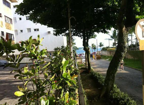  Apartamento na Praia do Tombo Guarujá