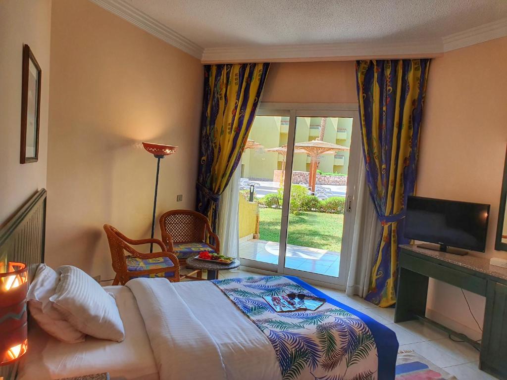 Postel nebo postele na pokoji v ubytování Palm Beach Resort Families and Couples only