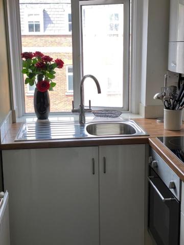 A self contained studio flat in the centre of Richmond