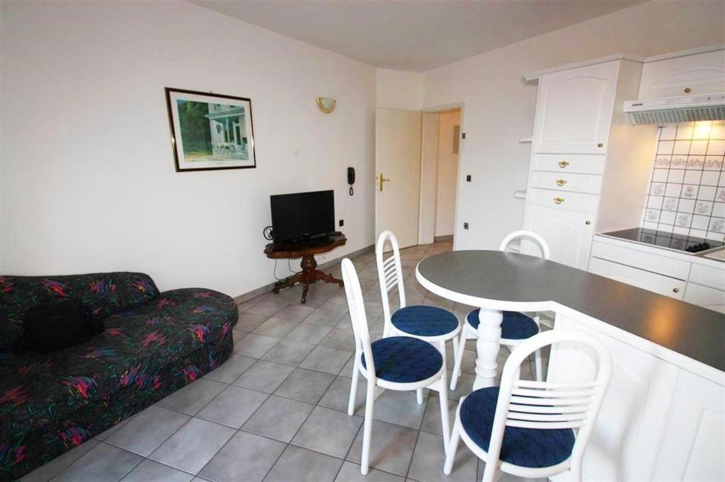 Kuchyňa alebo kuchynka v ubytovaní Apartments in Rabac 39139