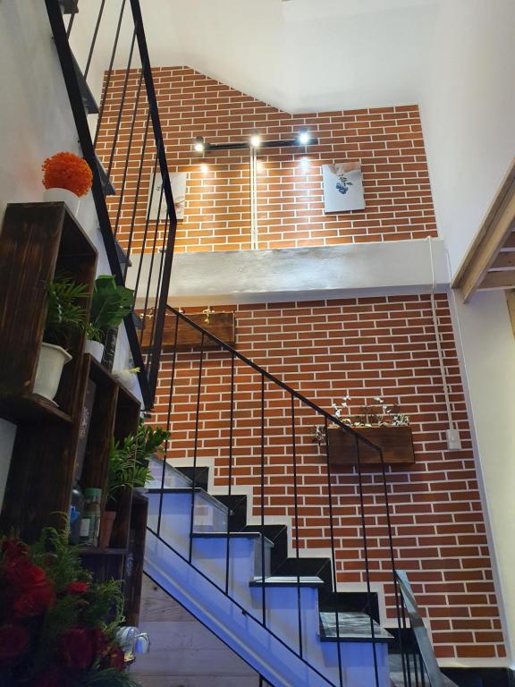 Lightning House 2 - 2