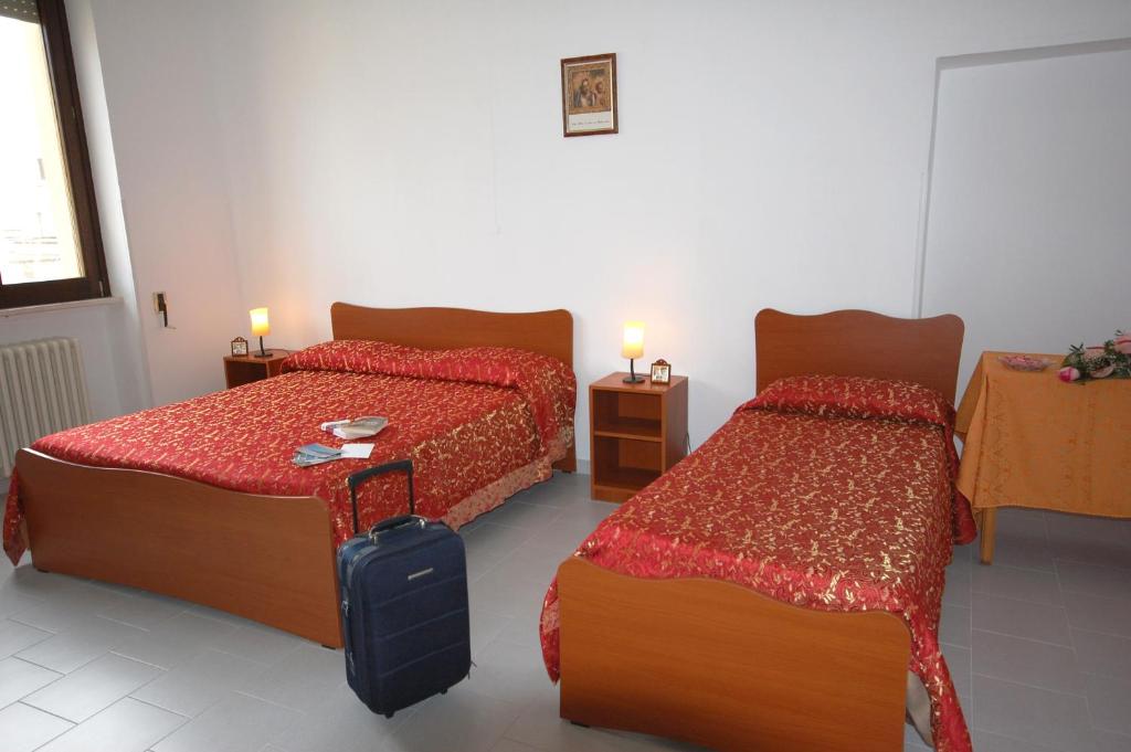 Postel nebo postele na pokoji v ubytování Albergo Del Santuario