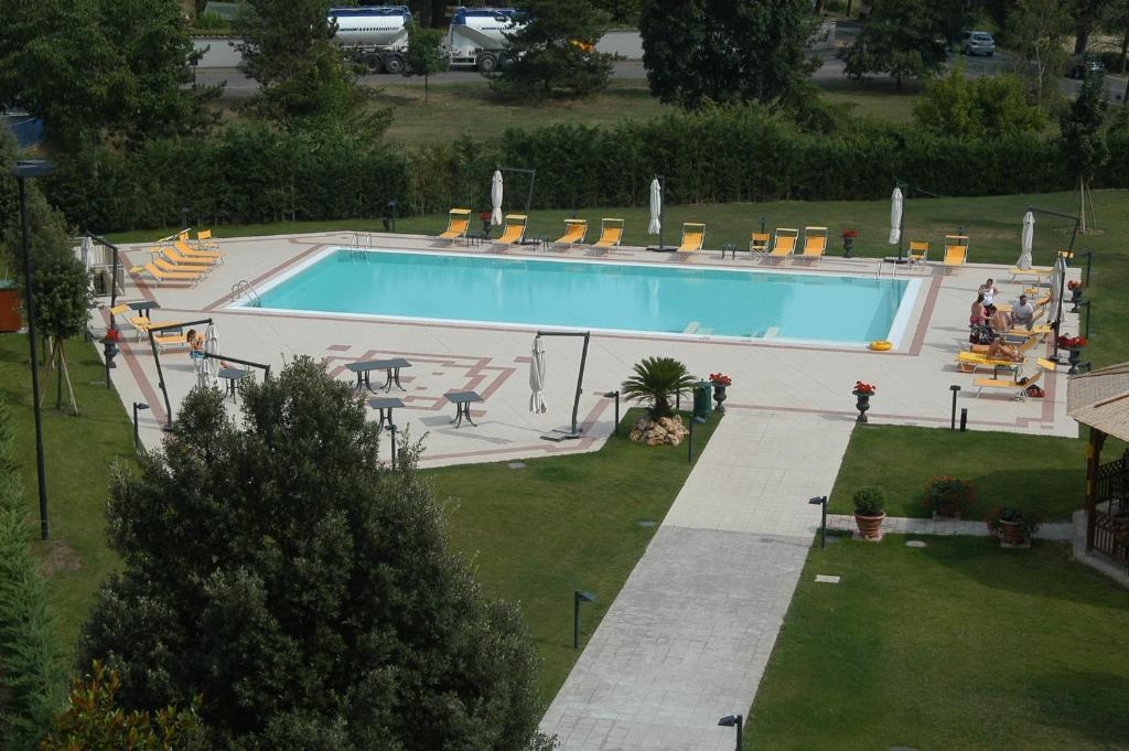 an overhead view of a swimming pool in a yard at Park Hotel Ripaverde in Borgo San Lorenzo