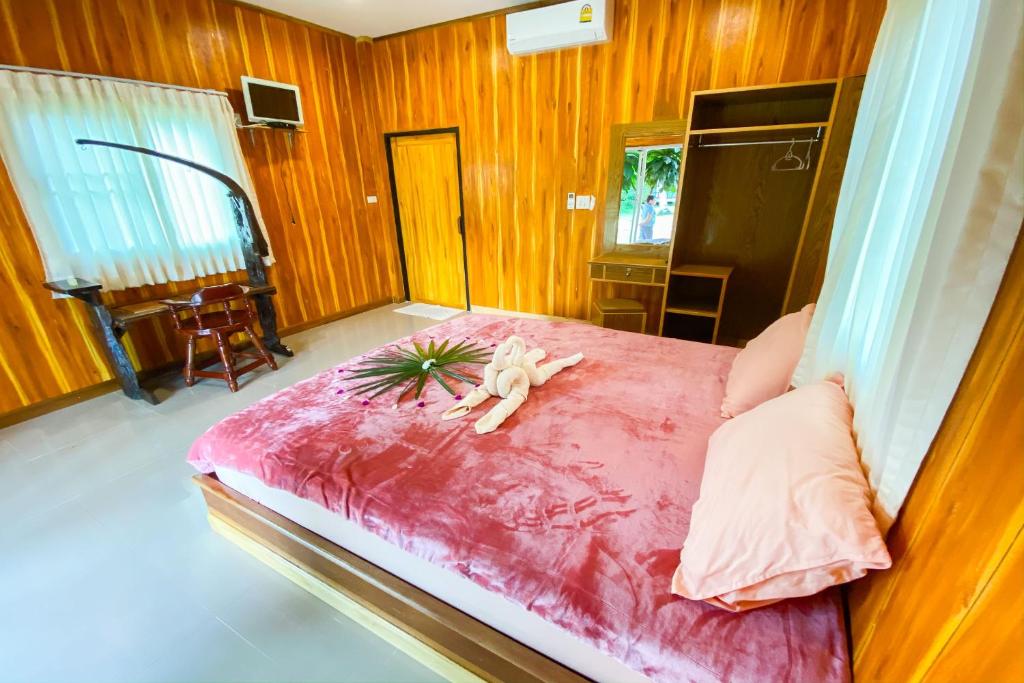 Postel nebo postele na pokoji v ubytování Koh Kood Far East Resort