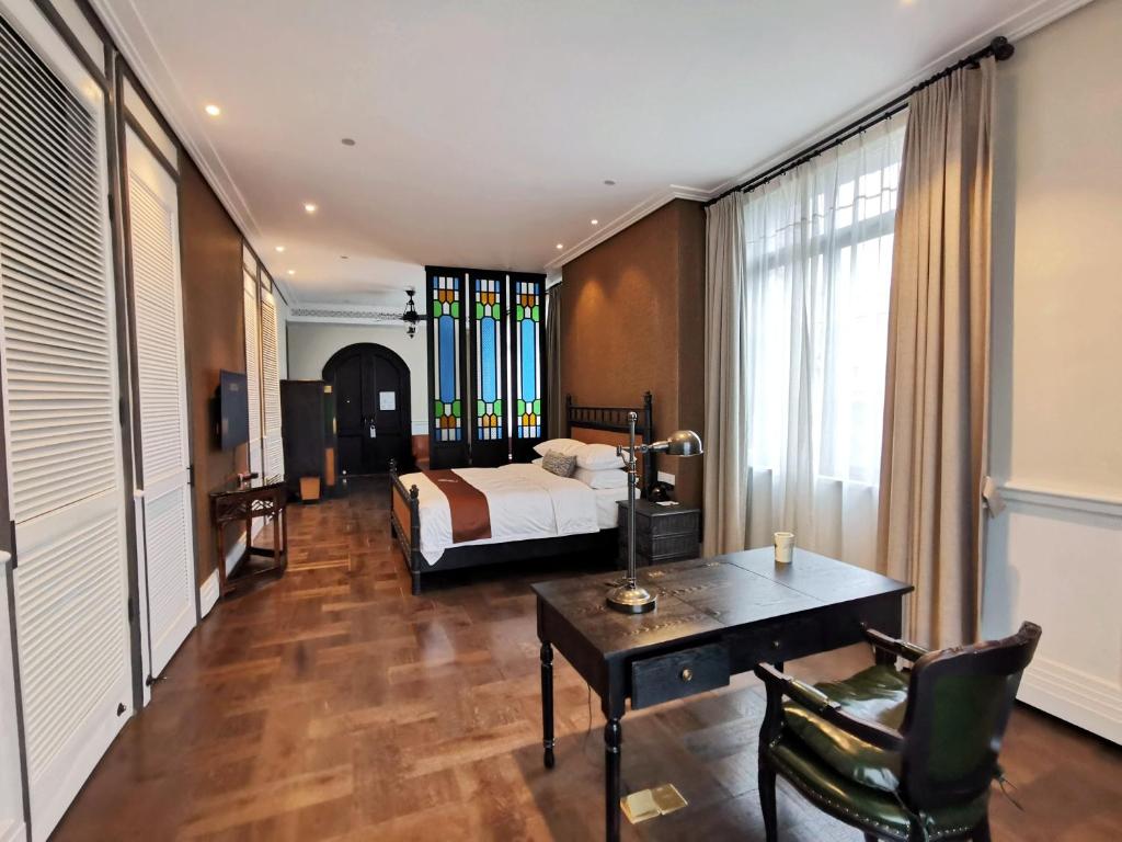 Postel nebo postele na pokoji v ubytování Guangzhou Nansha Stone Inn