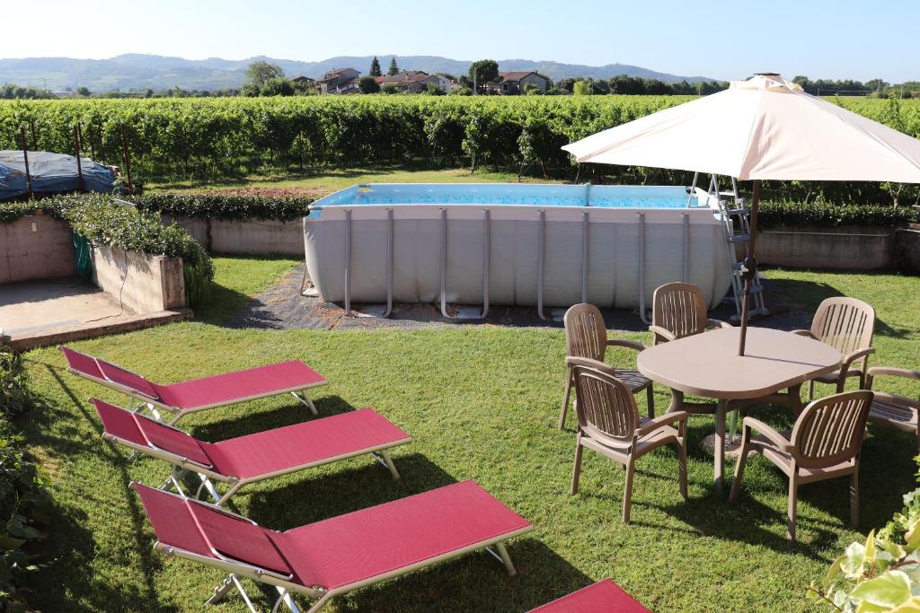 A garden outside El Canfin