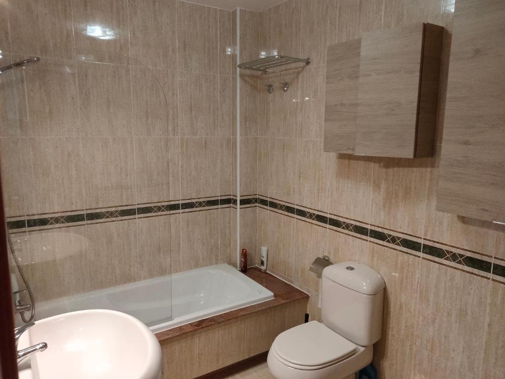 A bathroom at Ático tipo Loft centro de Mugardos