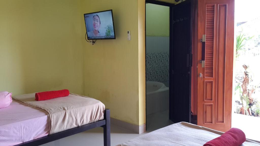 Postel nebo postele na pokoji v ubytování Jepun Bali hotel negara