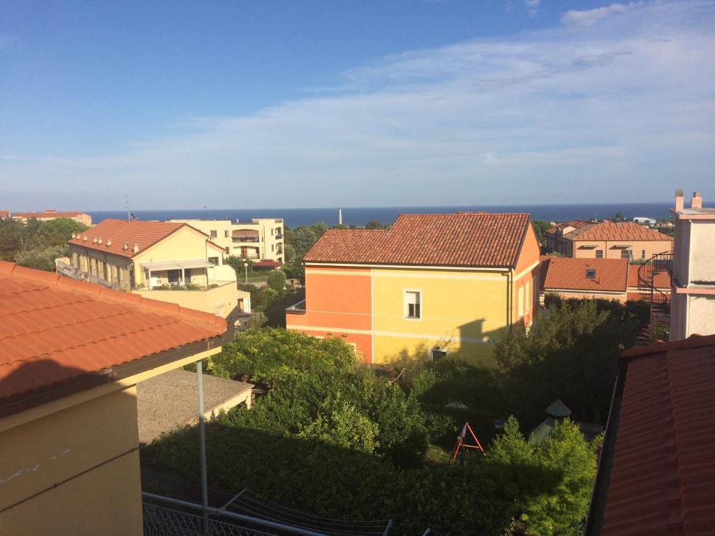 vista dal tetto di una casa di A Casa di Nonna Luciana - Trilocale con Giardino a Ceriale